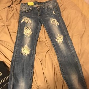 Ripped jeans - beautiful rhinestone detail